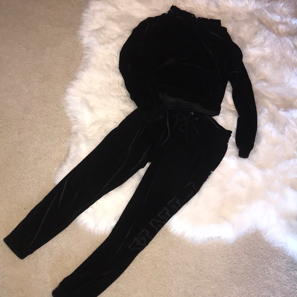 🚫 this sold a month ago 🚫Pink Valore sweatsuit